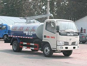 東風CLW4015F吸糞低速貨車與吸污車 專業環衛作業的得力助手